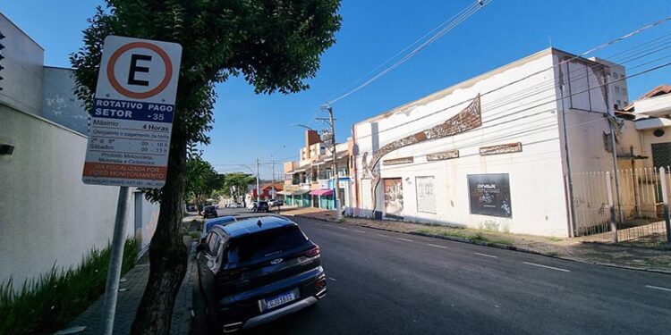 Prefeito Chico Sardelli determina suspensão do contrato da Área Azul a partir de janeiro de 2026