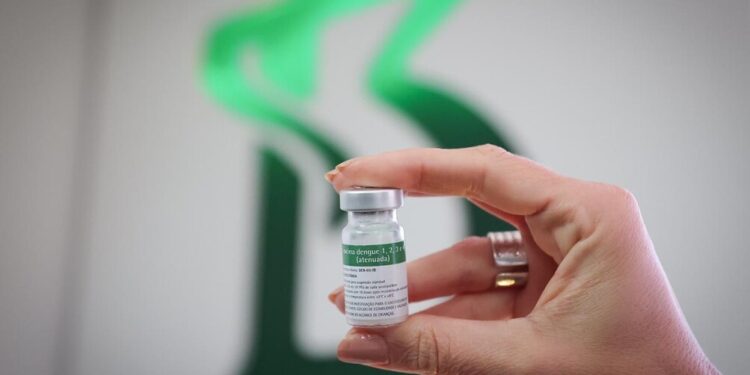 Vacina nacional contra a dengue é registrada e será exclusiva do SUS