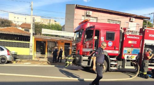 Quatro crianças e um cachorro são resgatados após incêndio em Americana