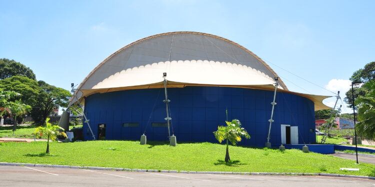 Teatro de Arena de Americana recebe espetáculo “Grinch” nesta sexta-feira