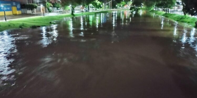 SBO debaixo d’água: chuva forte neste domingo, causou alagamentos e estragos na cidade; moradores temem novos alagamentos