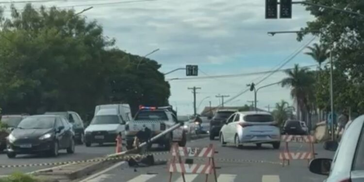 Acidente derruba semáforos e causa lentidão em cruzamentos de Americana
