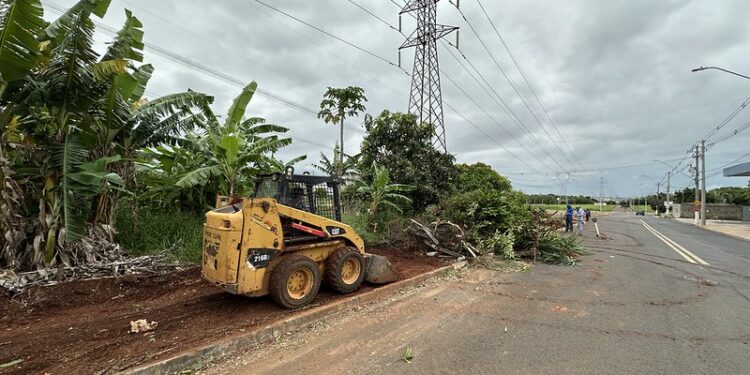Cruzamento do Parque Universitário recebe nova calçada para ampliar segurança de pedestres