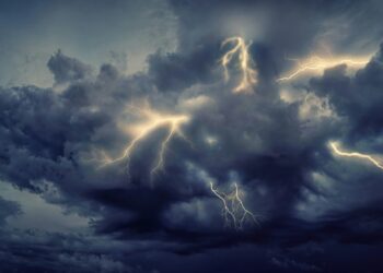 Forte chuva provoca enxurradas em Americana e eleva nível do Ribeirão dos Toledos em Santa Bárbara