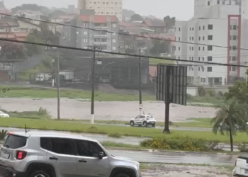 Temporal transforma ruas de Americana em rios, deixa pessoas ilhadas e provoca danos estruturais