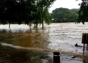 Rio Piracicaba ultrapassa 5,35 metros e preocupa moradores nesta quarta-feira (11)