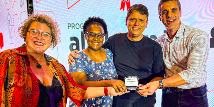 Santa Bárbara se destaca no Estado e tem 10 escolas premiadas por avanço na alfabetização