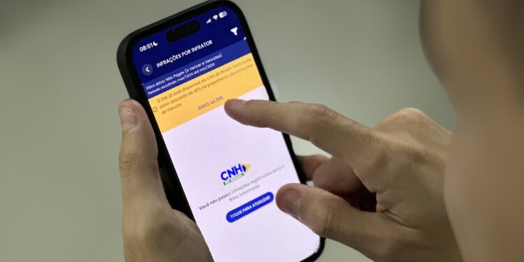 Motoristas de Americana podem receber multas pelo celular e pagar com desconto de até 40%