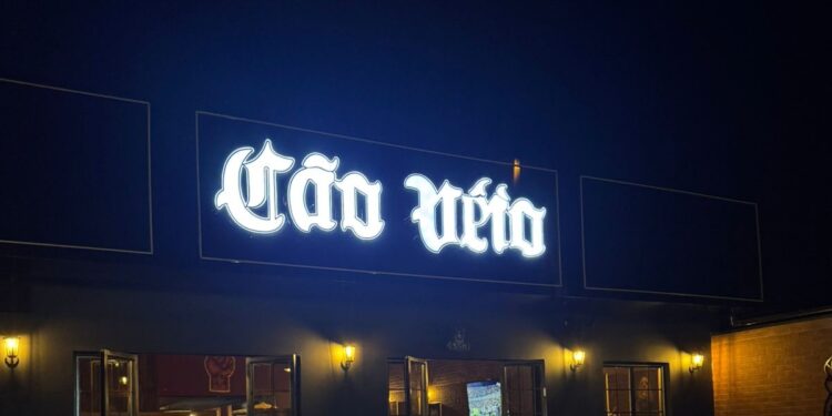 Cão Veio de Santa Bárbara d’Oeste lança promoção de cervejas para celebrar aniversário do vocalista do CPM 22