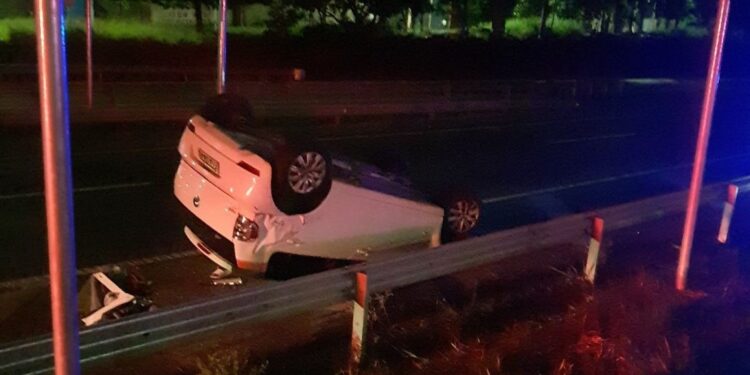 Motorista embriagado é preso após capotar carro na SP-304 em Americana; grávida e criança ficam feridas