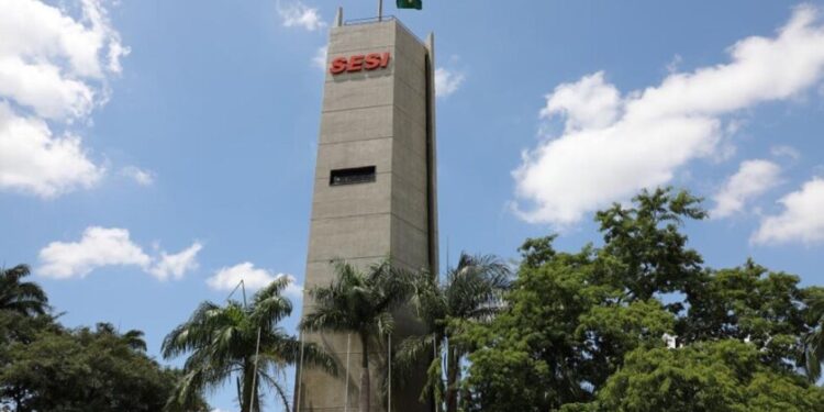 Professores do Sesi entram em estado de greve e mobilizam unidades na região