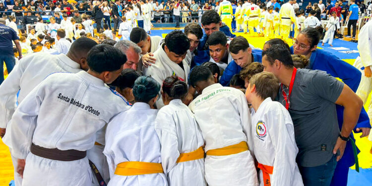 Equipe de judô de Santa Bárbara d’Oeste sobe ao pódio 18 vezes em competição estadual