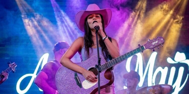 Ariane May lança “Porteira” e chama atenção com carreira independente