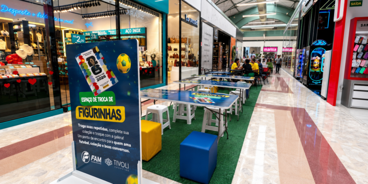 Tivoli Shopping aposta em espaço ampliado para colecionadores de figurinhas da Copa do Mundo