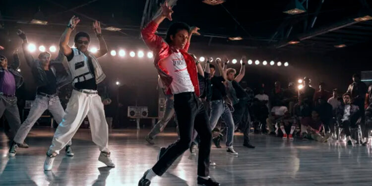 Cinebiografia de Michael Jackson bate recordes e domina bilheterias nos cinemas
