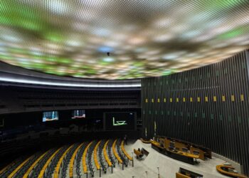 Câmara aprova PEC que reduz jornada para 40 horas e acaba com escala 6×1