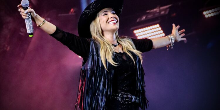 Elis Justi lança o single Cowgirl