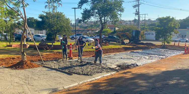 Novo bolsão de estacionamento em frente ao Sesi avança em Santa Bárbara d’Oeste