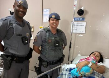 Policiais auxiliam parto de emergência e bebê nasce dentro de casa em Santa Bárbara d’Oeste