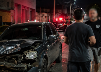 Motorista embriagado com CNH vencida provoca colisão, foge e é alcançado por vítima em Santa Bárbara d’Oeste