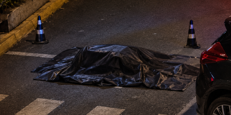 Pedestre morre após ser atingido por caminhão e carro na Rodovia Anhanguera, em Americana