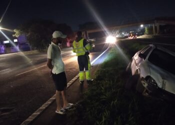 Carro deixa pista na Rodovia Luiz de Queiroz e mulher fica ferida em Americana