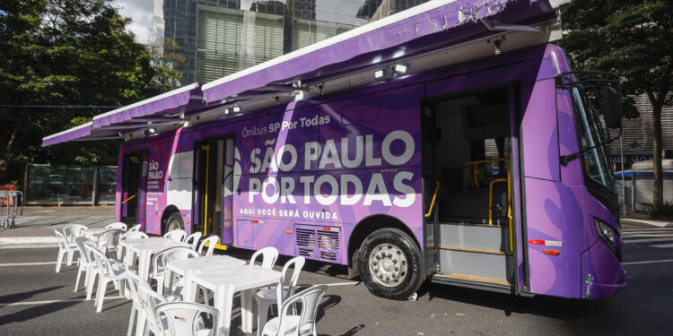 Ônibus de apoio às mulheres chega a Americana com atendimento gratuito e ações de saúde