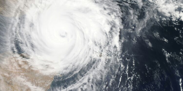 Tufão provoca evacuação de 2 milhões de pessoas no Japão e deixa Taiwan debaixo d’água