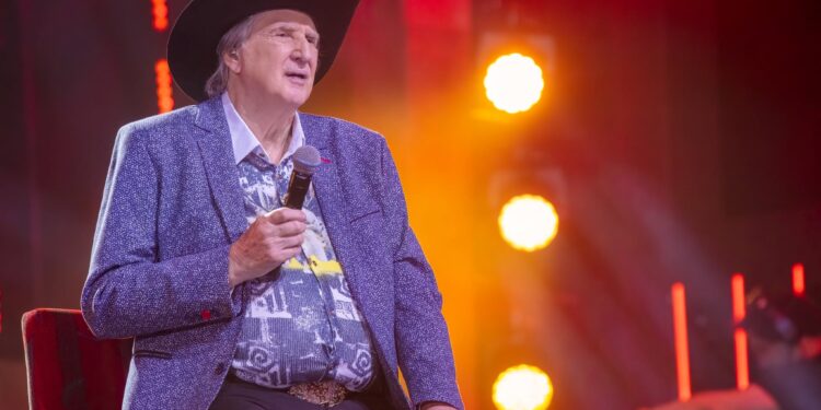 Sérgio Reis faz show especial do Dia dos Pais em Piracicaba
