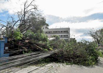 Supertufão Bavi atinge o Pacífico com ventos extremos e provoca destruição em ilhas dos EUA