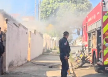 Incêndio destrói móveis e parte do telhado de residência após desentendimento na Vila Jones, em Americana