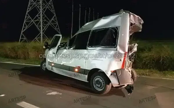 Acidente entre ônibus, carreta e utilitário deixa três feridos na Anhanguera, em Nova Odessa
