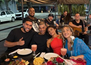 Sofia Brasil emociona o país e leva amor, fé e dignidade através da música para casal morador de rua