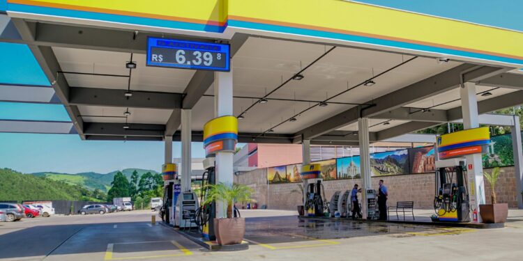 Câmara de Santa Bárbara aprova lei que barra preços promocionais nas placas de postos de combustíveis
