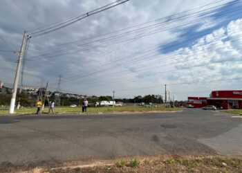 Prefeitura instala semáforos em rotatória da Avenida Europa com a Rua Carioba, em Americana
