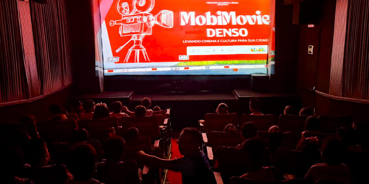 Cinema gratuito: Carreta do MobiMovie Denso chega a Santa Bárbara d’Oeste nesta quarta-feira