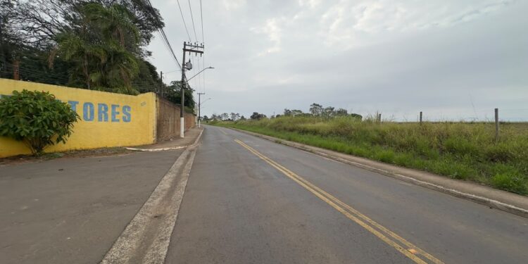 DAE realiza reparo emergencial e interdita rua na região da Praia dos Namorados