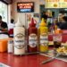Ketchup, maionese e mostarda em bisnagas serão proibidos em lanchonetes de Americana e Santa Bárbara d’Oeste
