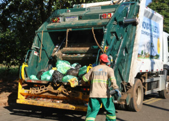 Coleta de lixo muda do período noturno para a manhã em 18 bairros de Santa Bárbara d’Oeste