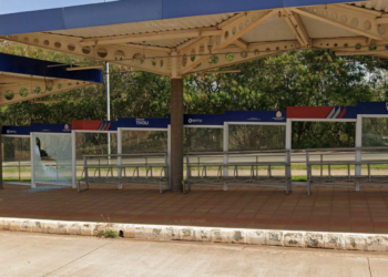 PM detém homem suspeito de tentar furtar alumínio após vandalismo em terminal do Corredor Metropolitano