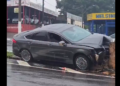 Motorista fica ferido após bater carro contra muro de viaduto no Centro de Americana
