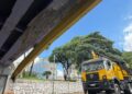 Caminhão bate em Viaduto Amadeu Elias e GAMA interdita acessos no Centro de Americana