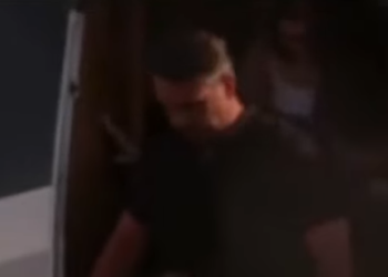 Flávio Bolsonaro e família desembarcam nos EUA, em Miami, na Flórida