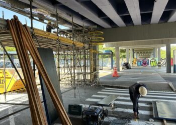 Viaduto Amadeu Elias passa por recuperação estrutural após colisão; conclusão está prevista para novembro